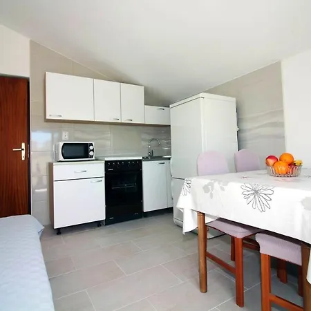 Apartment Charming In With 2 Bedrooms And Air Conditioning *