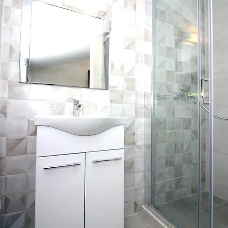 Charming In With 2 Bedrooms And Air Conditioning Apartamento Tisno
