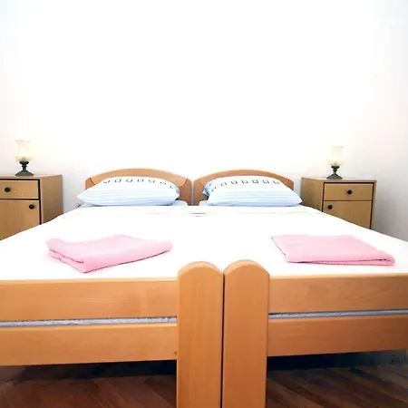 Apartment Charming In With 2 Bedrooms And Air Conditioning Tisno