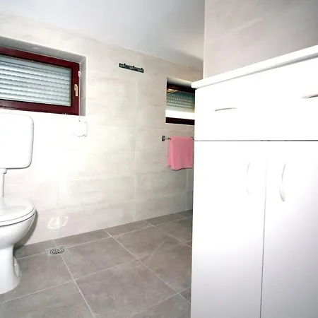 Charming In With 2 Bedrooms And Air Conditioning Tisno