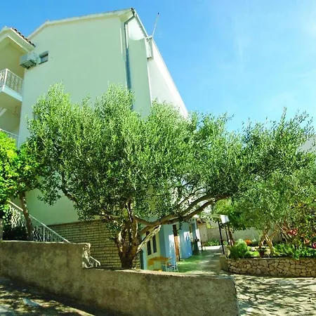 Charming In With 2 Bedrooms And Air Conditioning * Tisno